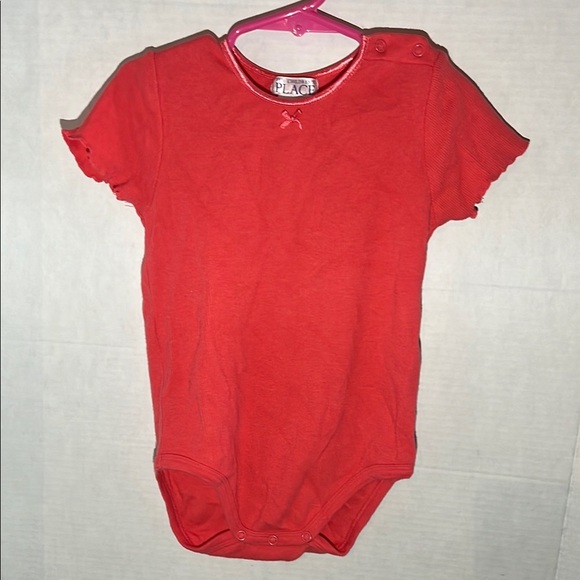 The Children's Place Red Crew Neck T-Shirt - Picture 1 of 9